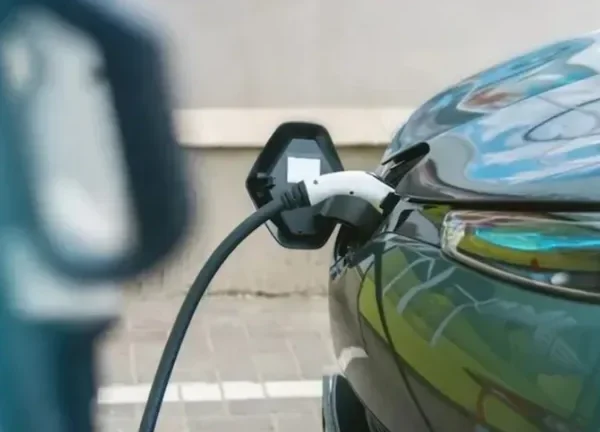 El Gobierno amplía el cupo de importación de autos eléctricos e híbridos sin aranceles